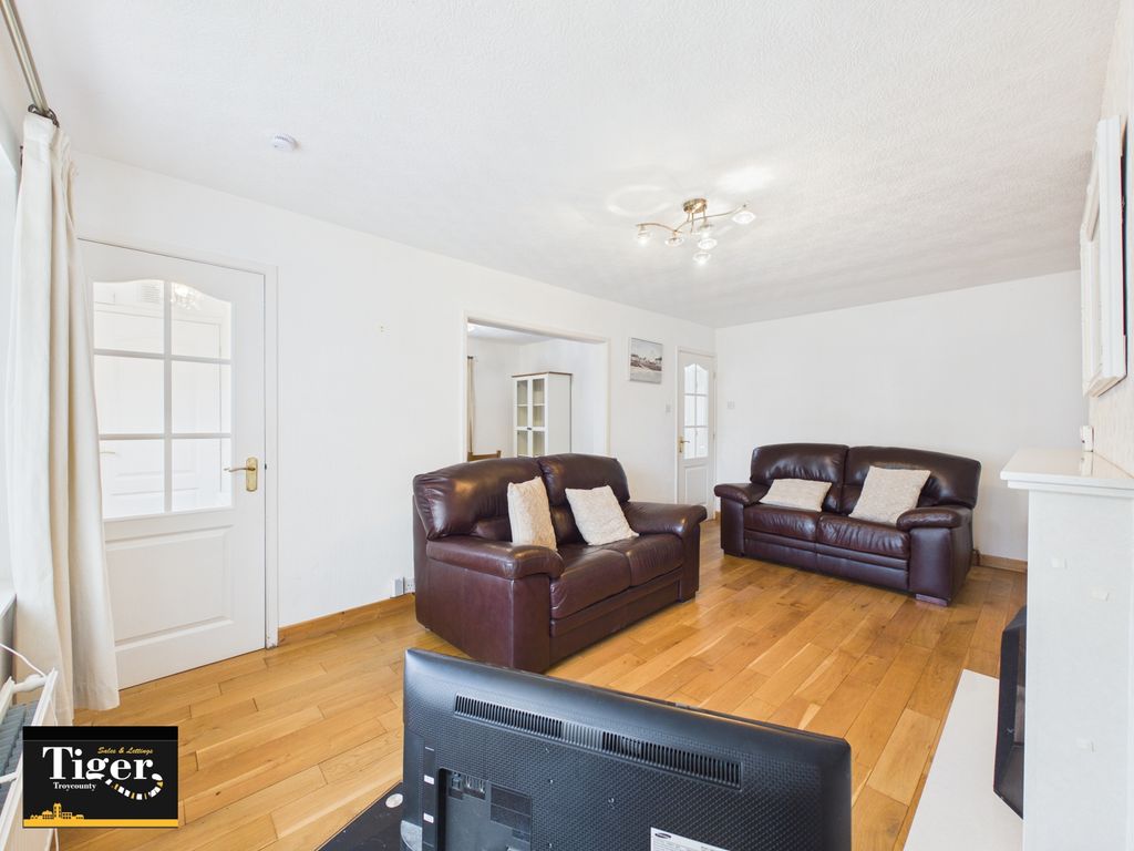 Property photo 3 of 23 Cam03440G0-Pr0673-Still011