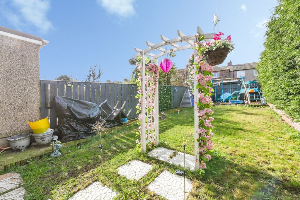 Property photo 2 of 15 Front Garden