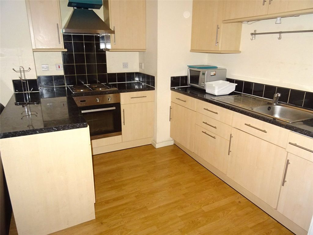 Property photo 2 of 8 Picture No. 10