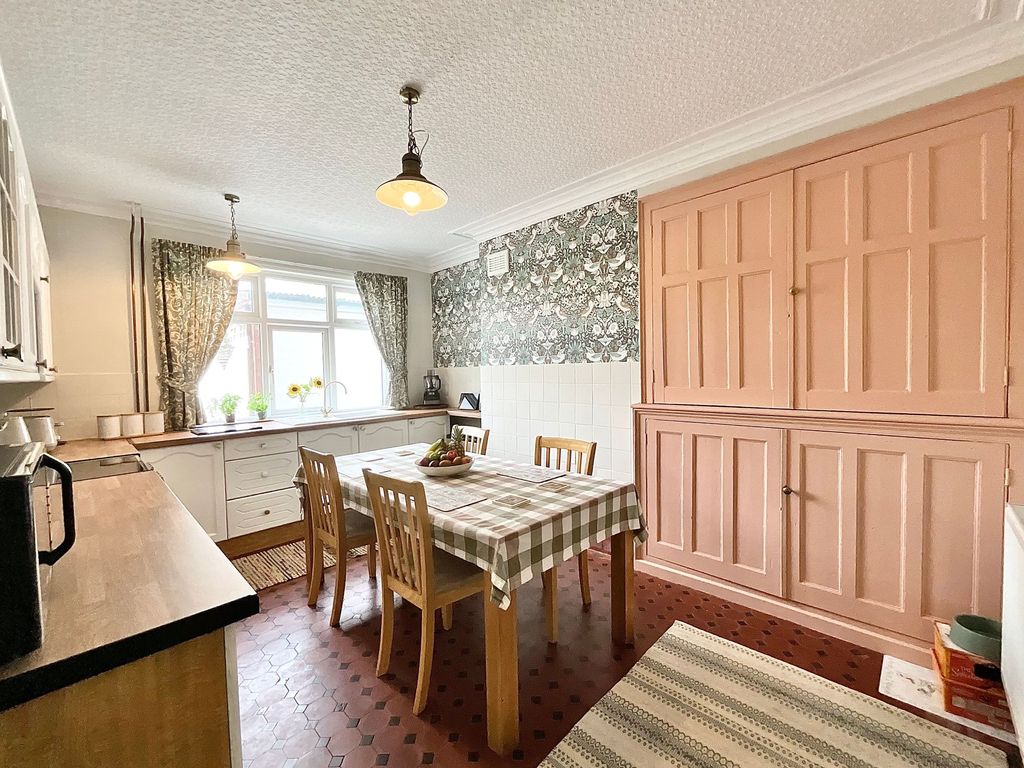 Property photo 2 of 33