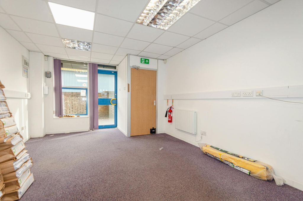 Property photo 2 of 7 18.Jpg