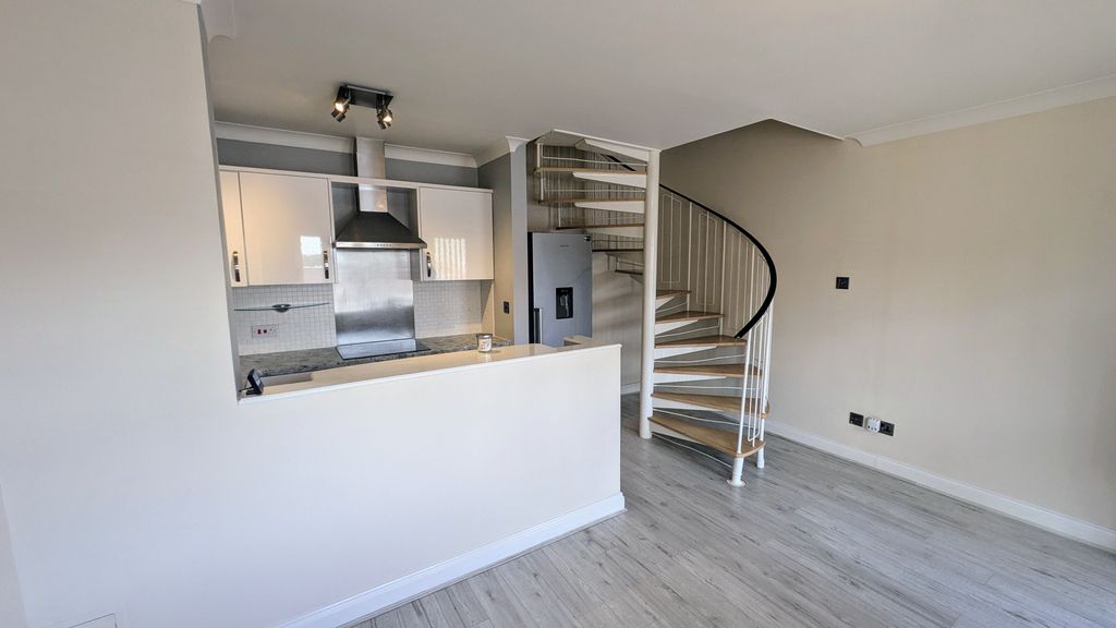 Property photo 2 of 7 Lounge