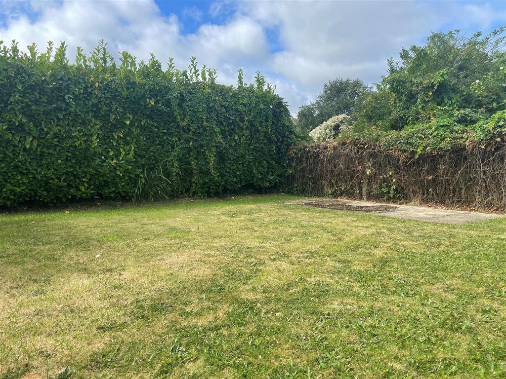 Property photo 2 of 13 Garden 3.Jpg