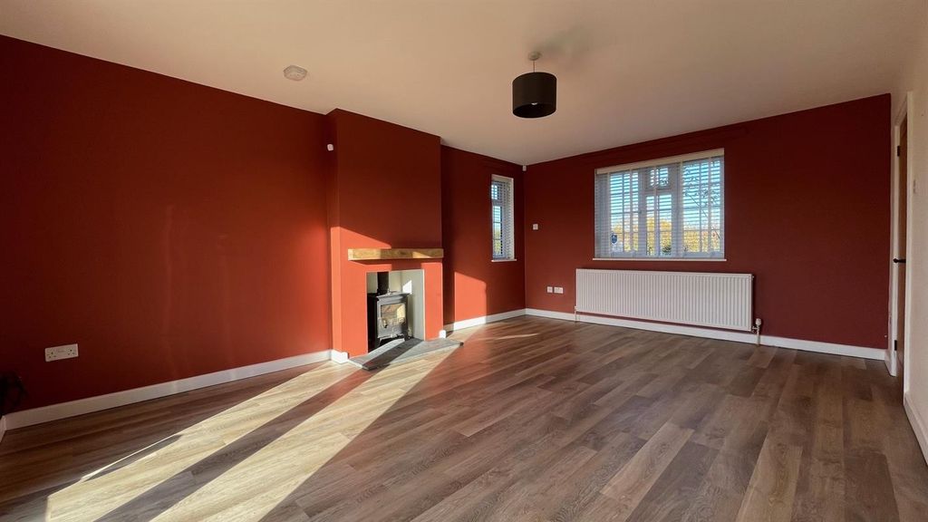 Property photo 3 of 17 Photo 9