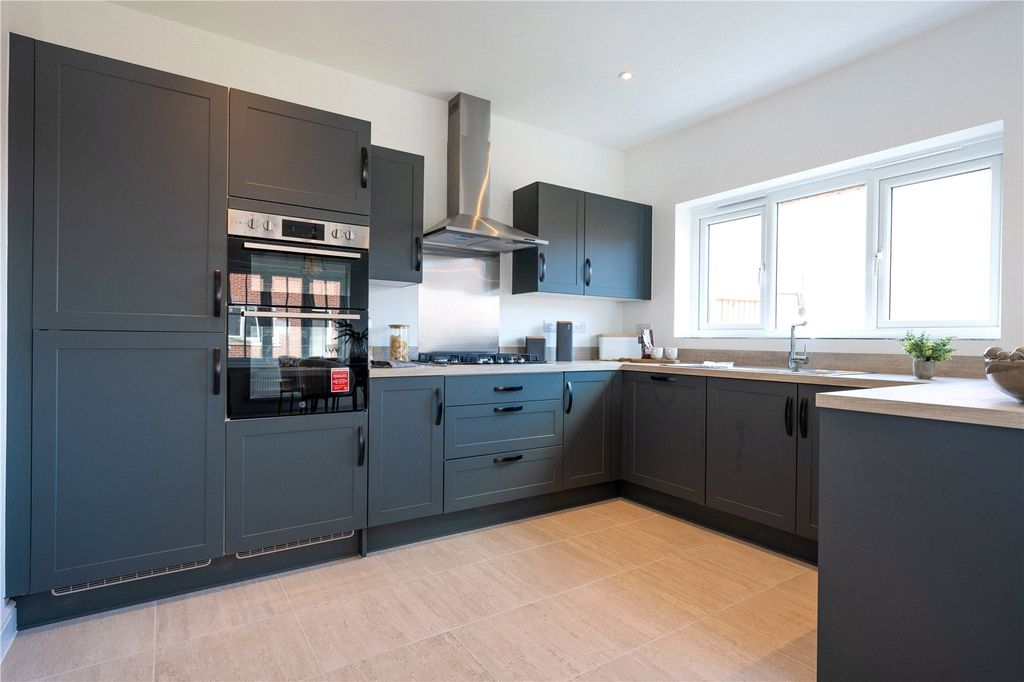 Property photo 2 of 11 Kitchen