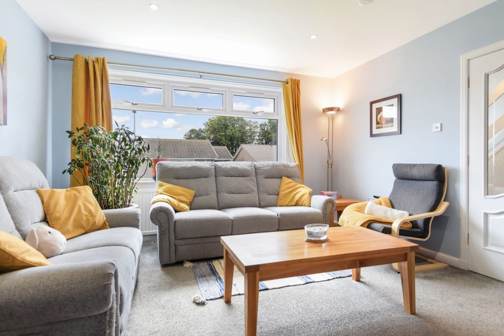 Property photo 2 of 21