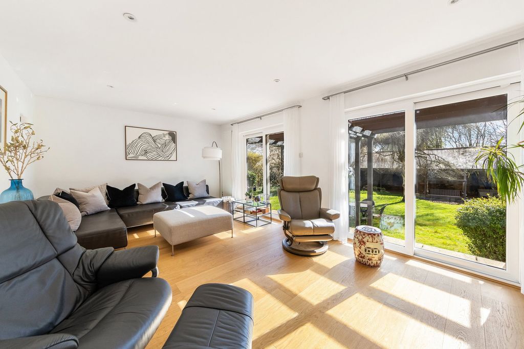 Property photo 2 of 23