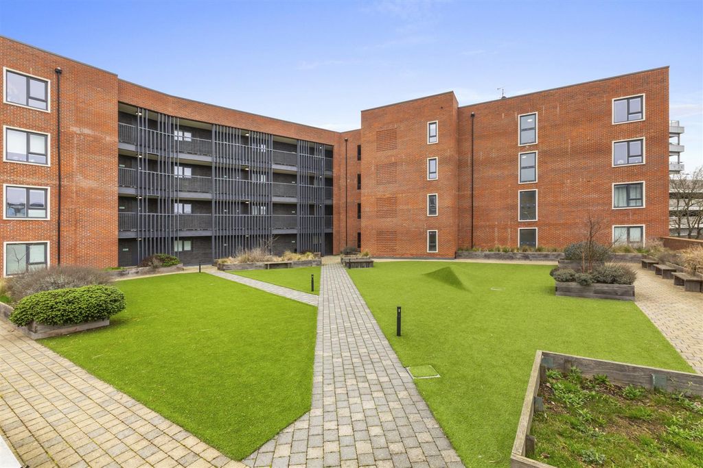 Property photo 2 of 11 Communal Garden