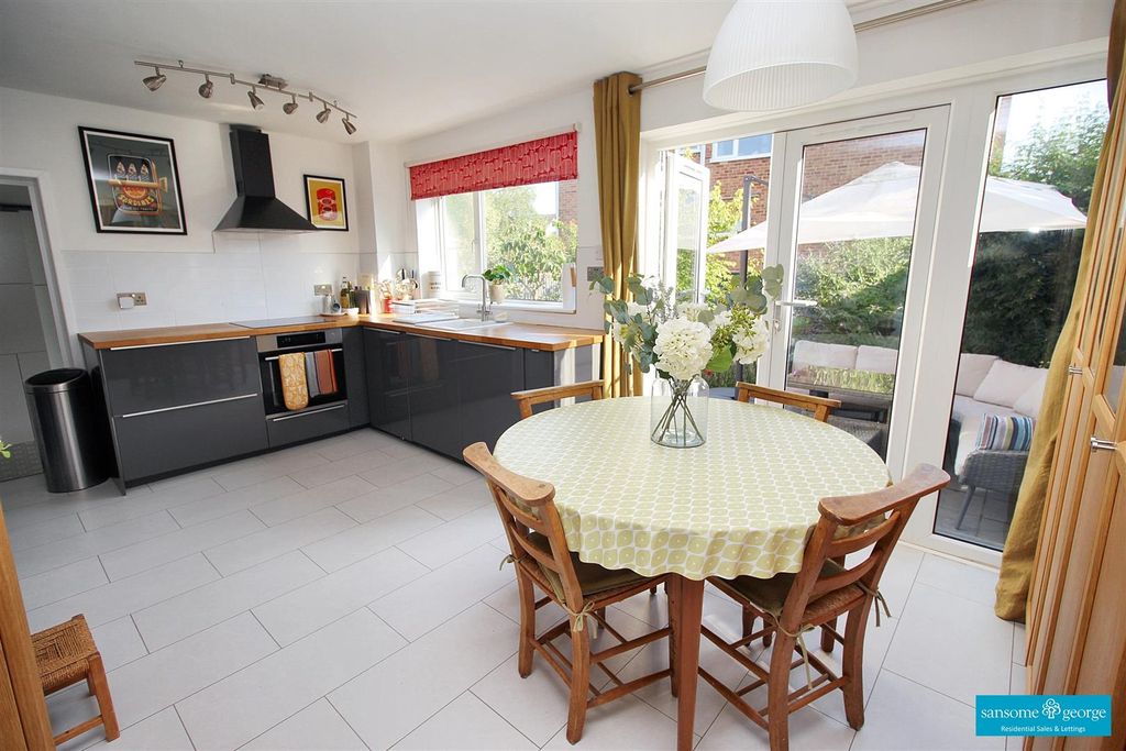 Property photo 3 of 18 Kitchen Diner