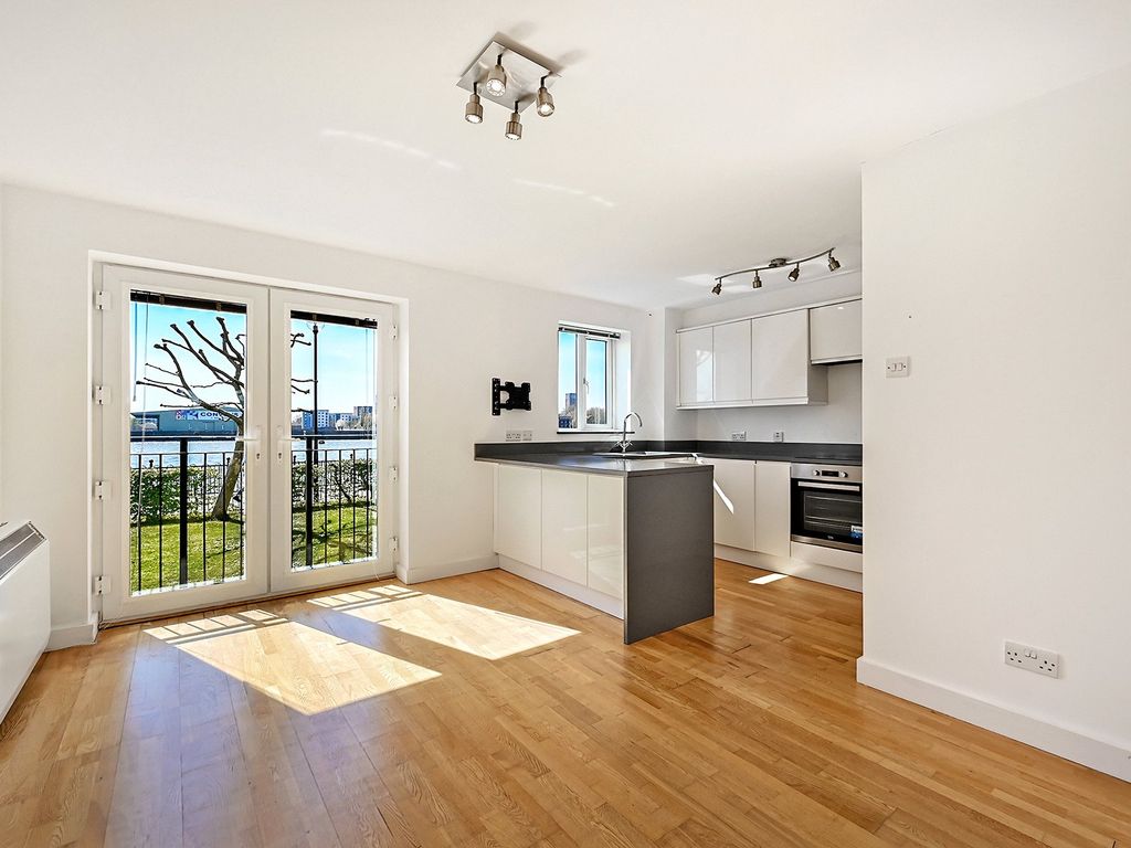 Property photo 3 of 16 Ferguson Close