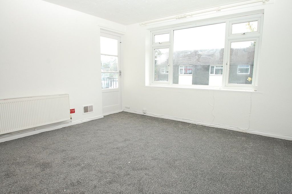 Property photo 2 of 8 Living Room