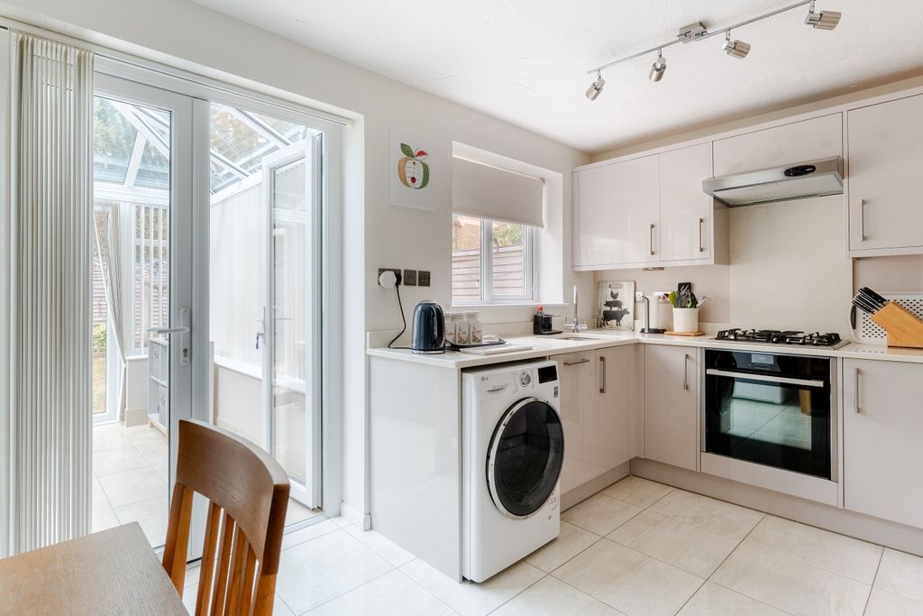 Property photo 2 of 12 A7406606-Hdr-4
