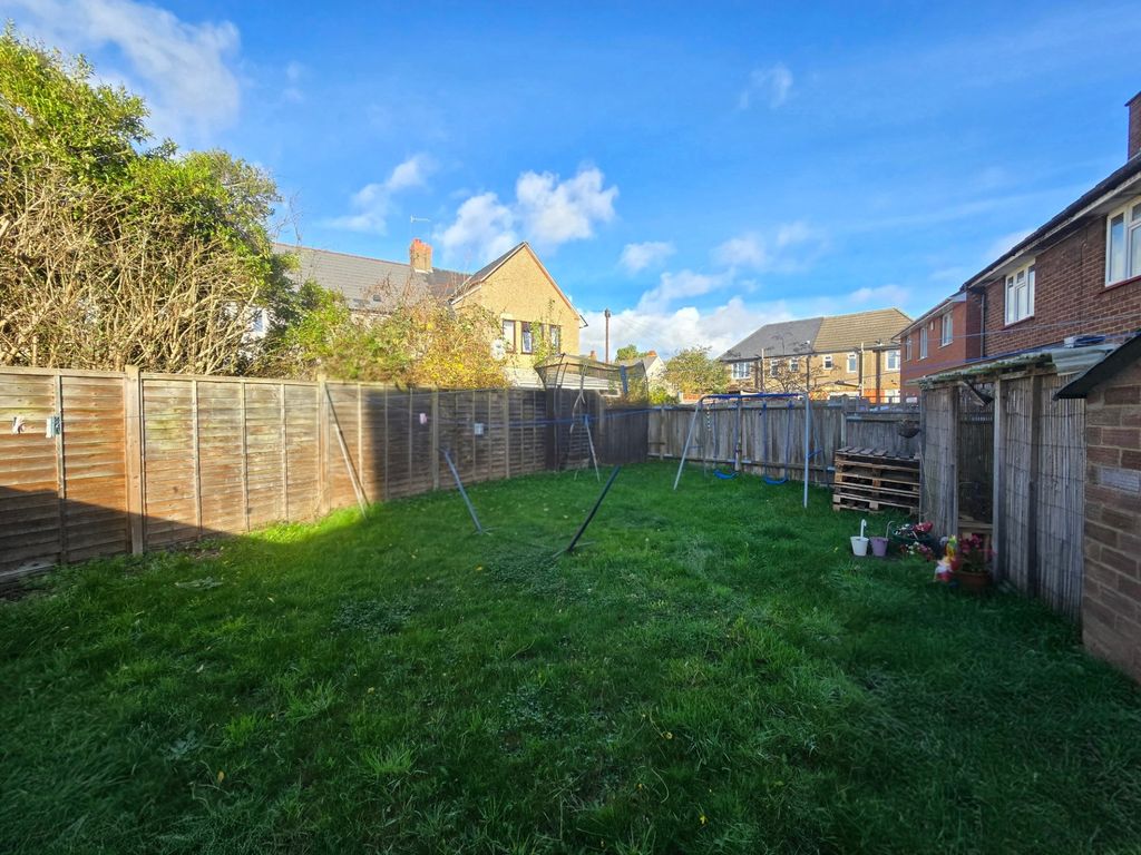 Property photo 3 of 17 Garden