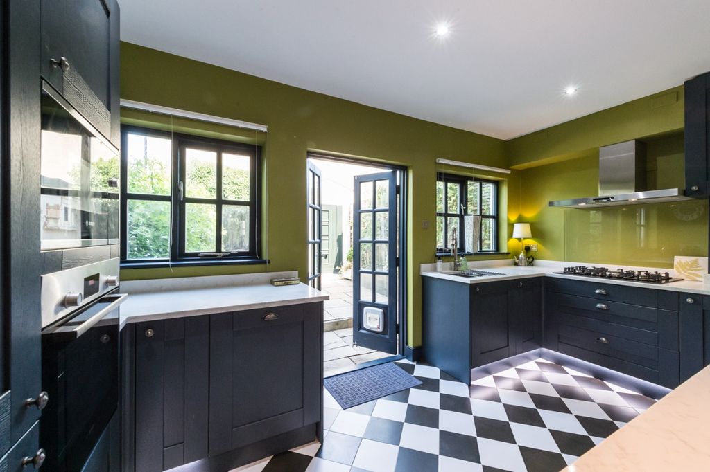 Property photo 3 of 11 2575994