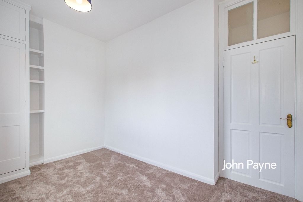 Property photo 3 of 10 Bedroom