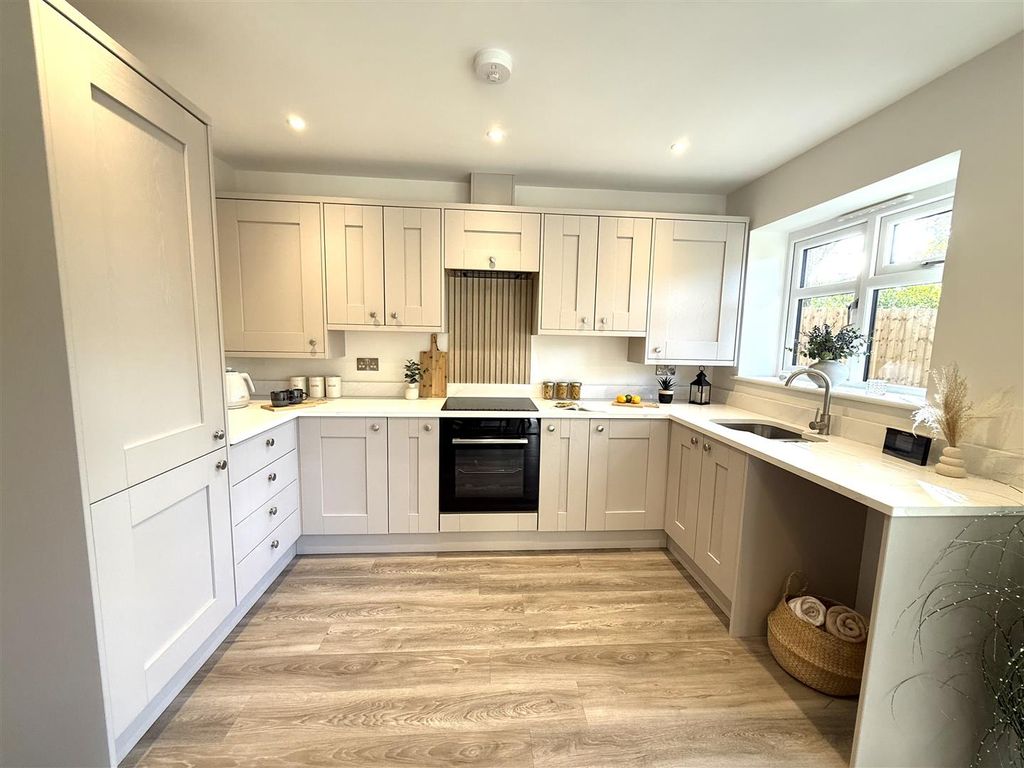 Property photo 3 of 13 98C Kit 2.Jpeg