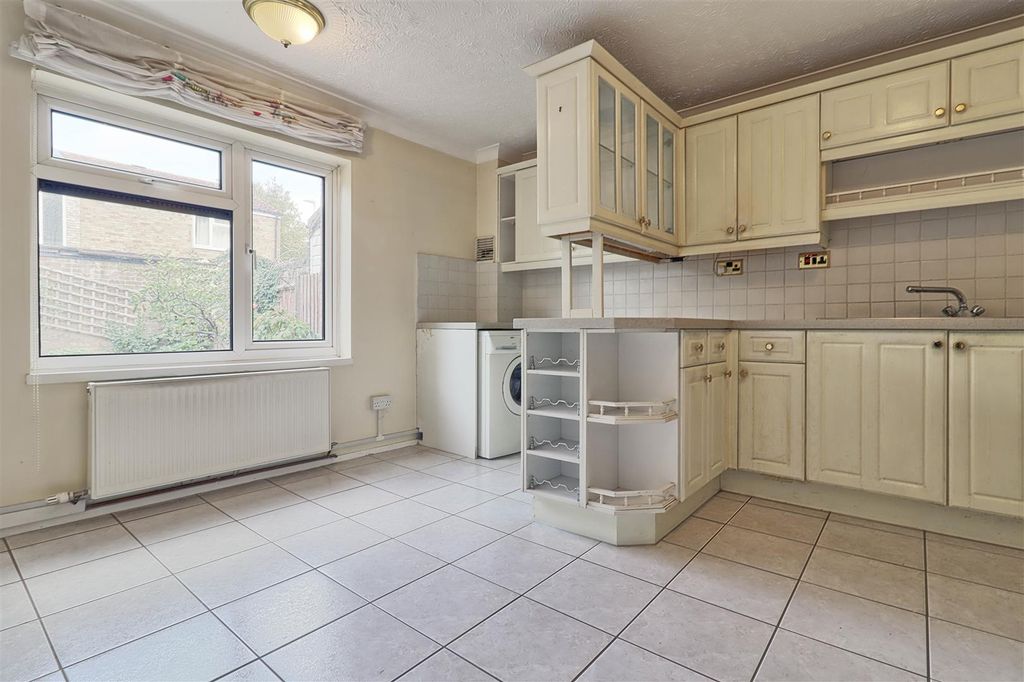 Property photo 3 of 12 Kitchen 2.Jpg
