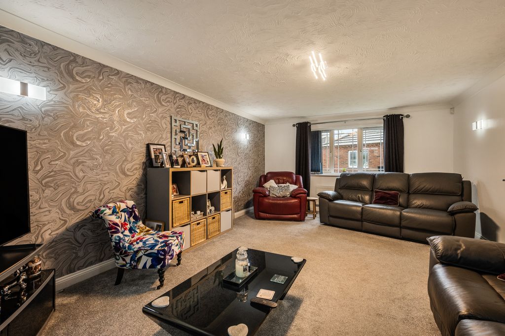 Property photo 2 of 25