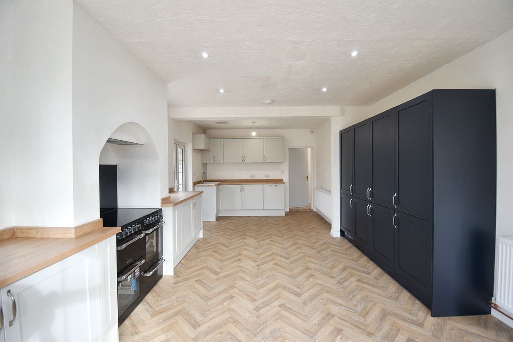 Property photo 3 of 38