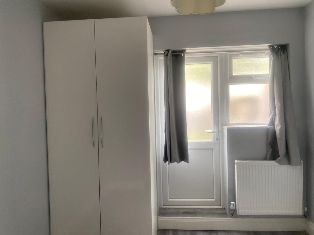 Property photo 1 of 2