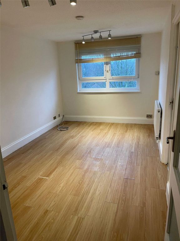 Property photo 3 of 8 Picture No. 17