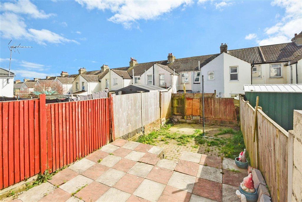 Property photo 1 of 8 Garden..