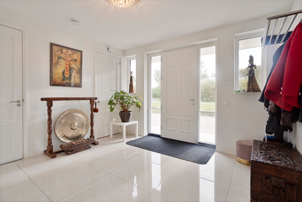 Property photo 3 of 49