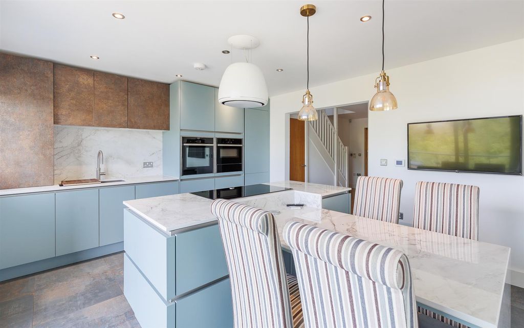 Property photo 3 of 28 6.Jpg