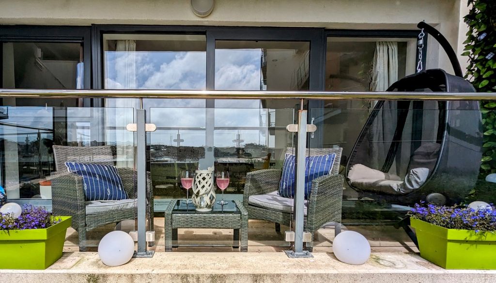 Property photo 1 of 17 Balcony