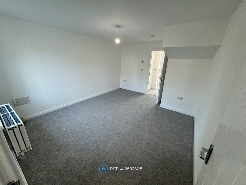 Property photo 3 of 16 Lounge