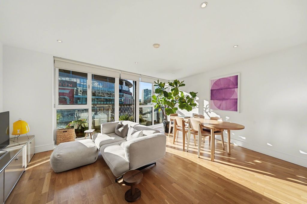 Property photo 3 of 16