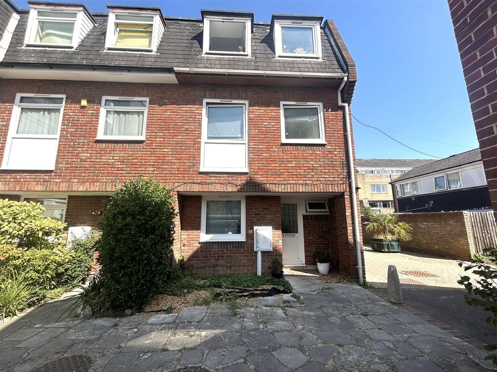 Property photo 1 of 12 Front