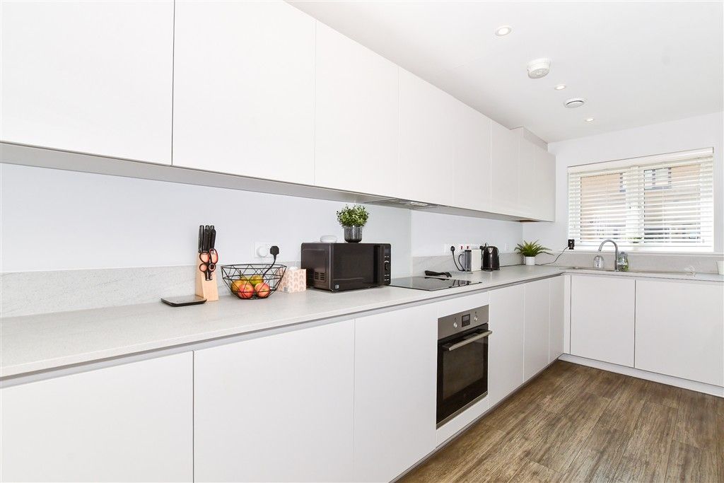 Property photo 3 of 8 Kitchen