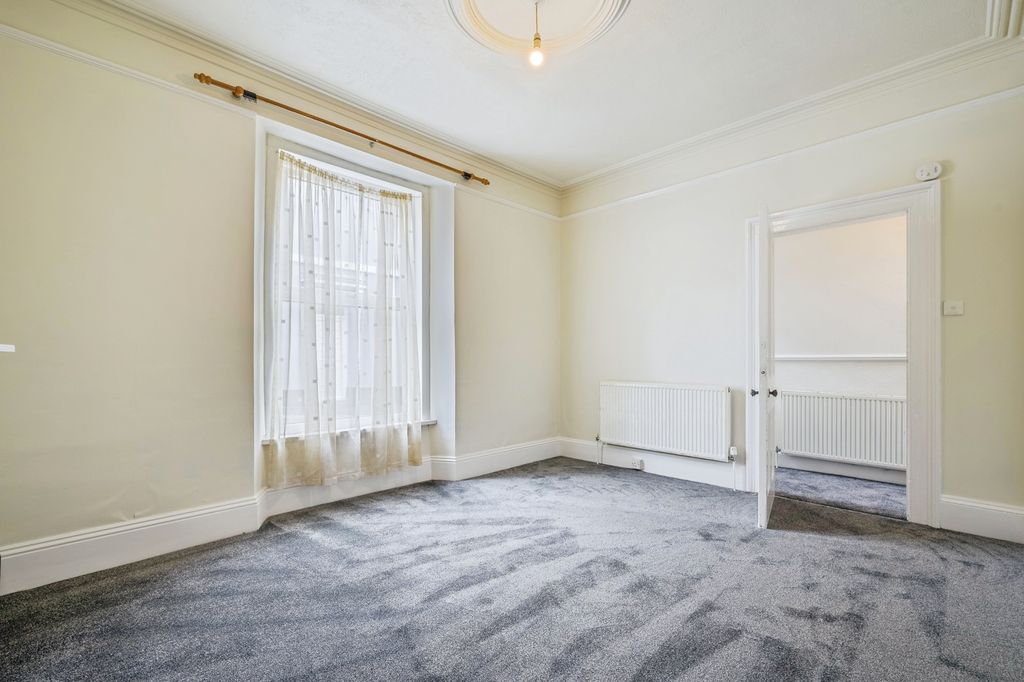 Property photo 3 of 17 Photo