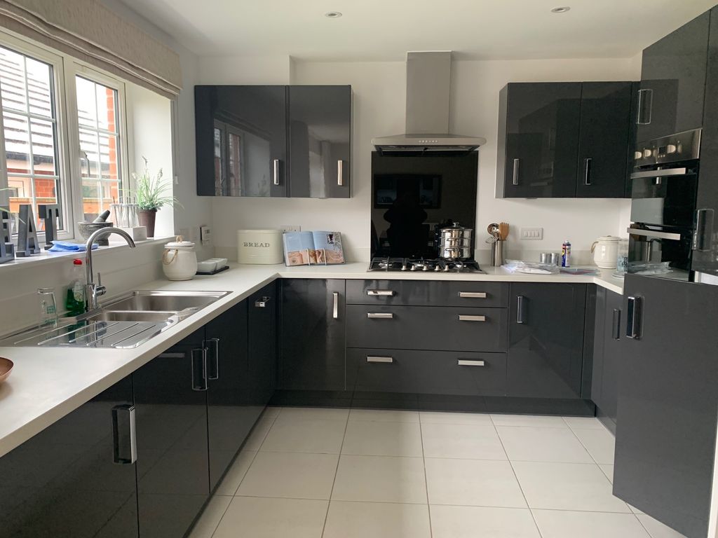 Property photo 2 of 14 Kitchen