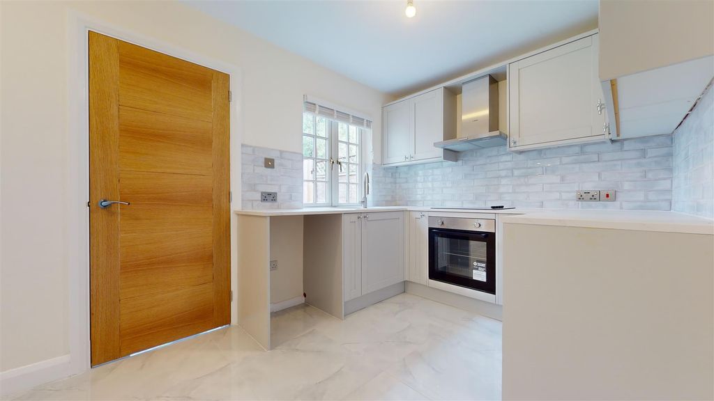 Property photo 2 of 16 Kitchen/Dining Room