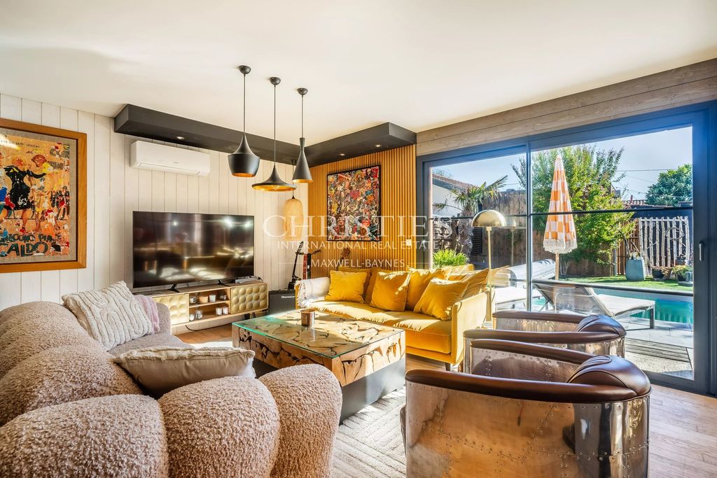 Property photo 1 of 25 Bègles — Contemporary Architect Home With Swimming Pool And Independent Studio