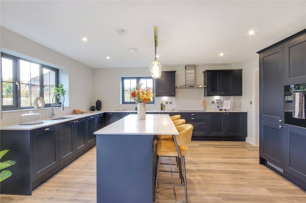 Property photo 3 of 12 Charlton Kitchen
