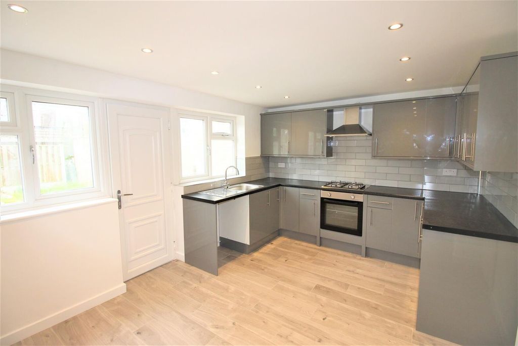 Property photo 3 of 10 3 - .Jpg