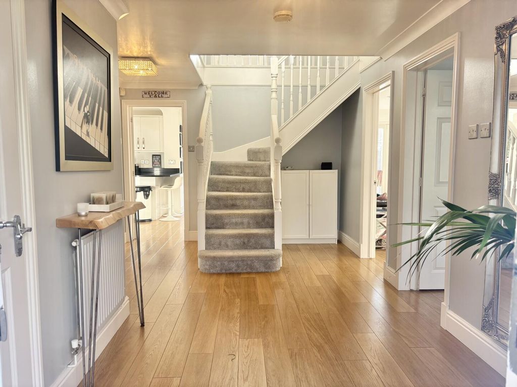 Property photo 2 of 23 Hallway