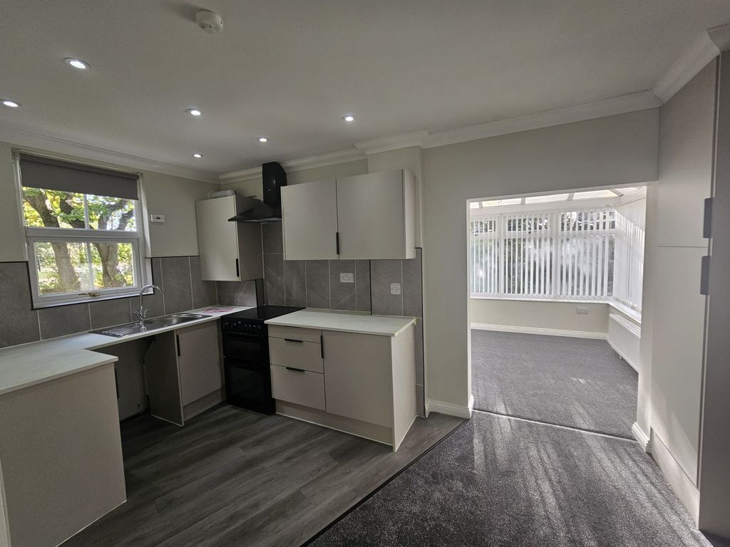 Property photo 3 of 17 Media