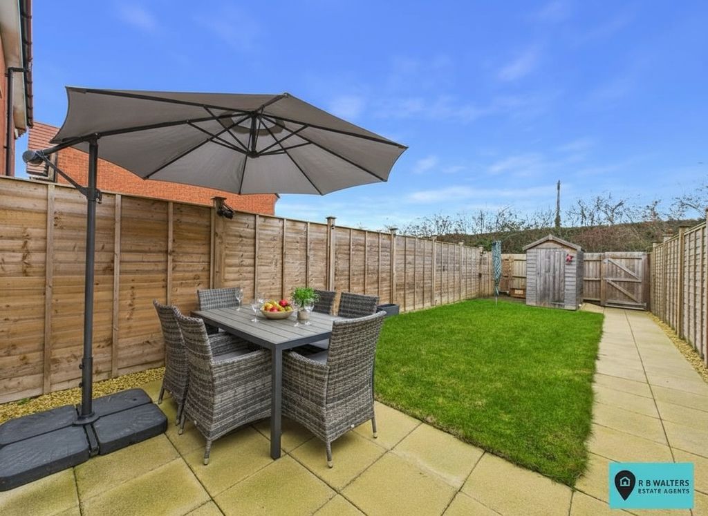 Property photo 3 of 11 Garden