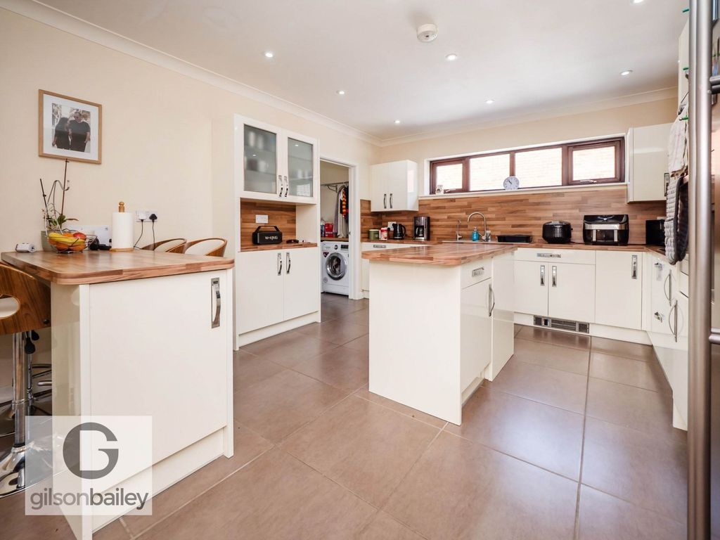 Property photo 2 of 35