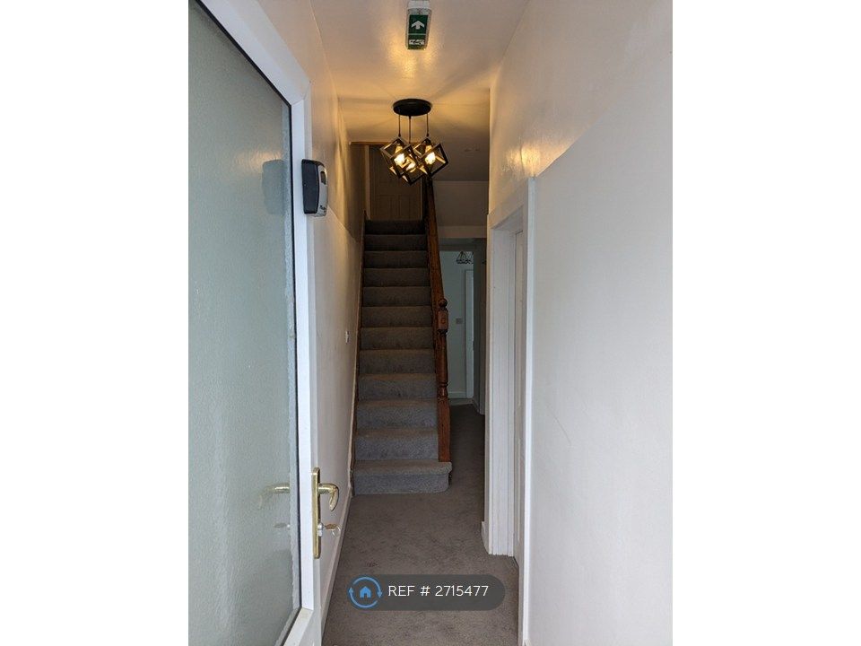 Property photo 3 of 11 Enternance