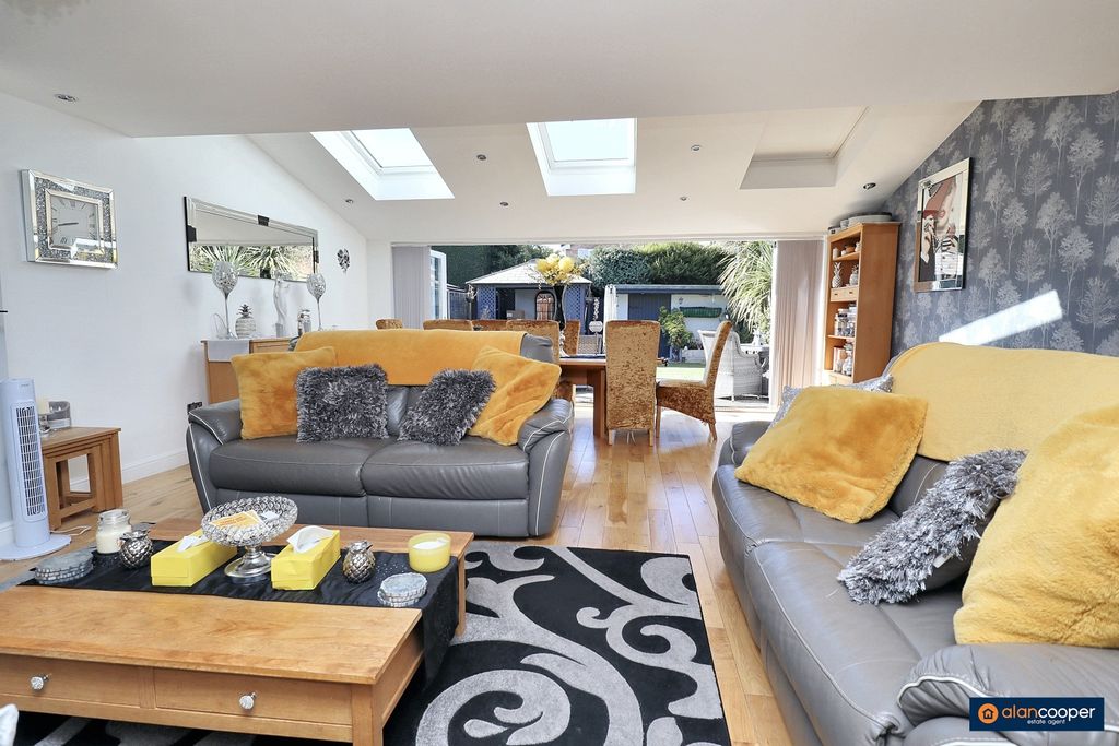 Property photo 3 of 28 4519455