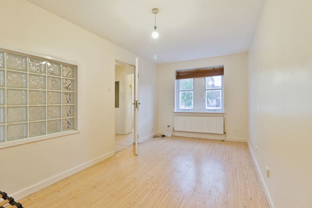 Property photo 3 of 26 Pbox-Img.Jpg