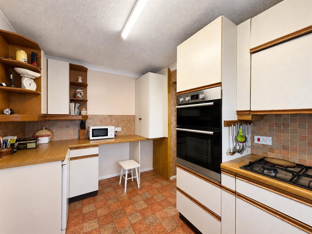 Property photo 3 of 17 Kitchen..Png