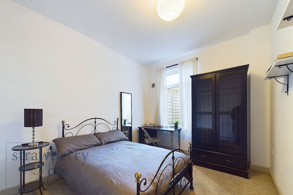 Property photo 1 of 14 Room 2