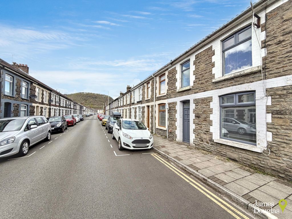 Property photo 2 of 18 Front2 (5)