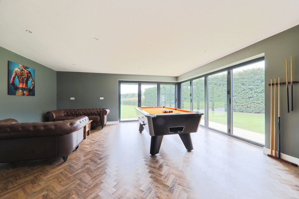 Property photo 2 of 27 4150756